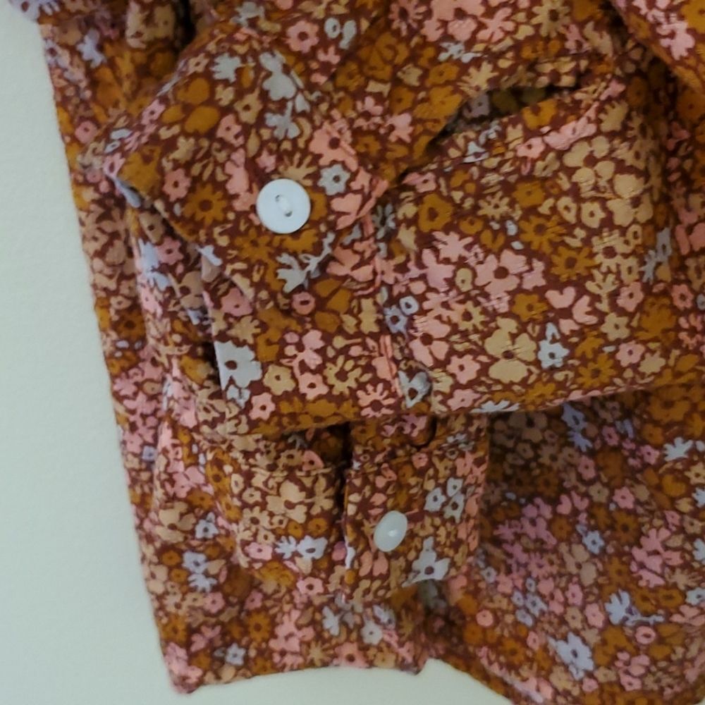 Universal Thread Brown Floral Ruffle Collar Top - Picture 4 of 11